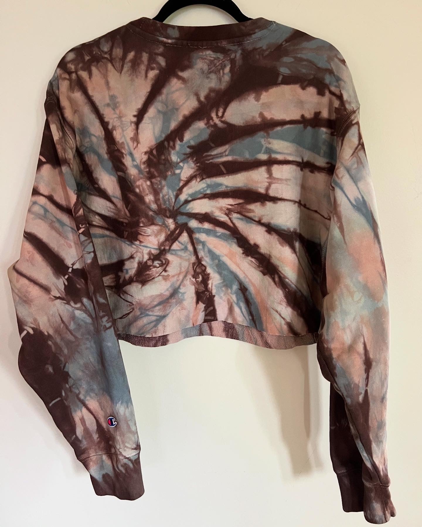 upcycled champion cropped sweatshirt (L)